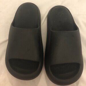 Black Posee Slides - Size 7